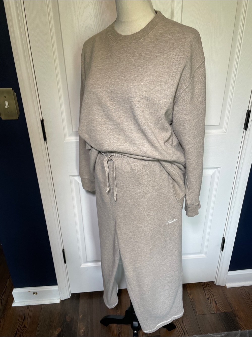 Nautica Oatmeal Crewneck Sweatshirt & Matching Cropped Sweatpants Size Medium